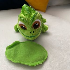 Disney Pascal Shoulder Buddy - Magnet